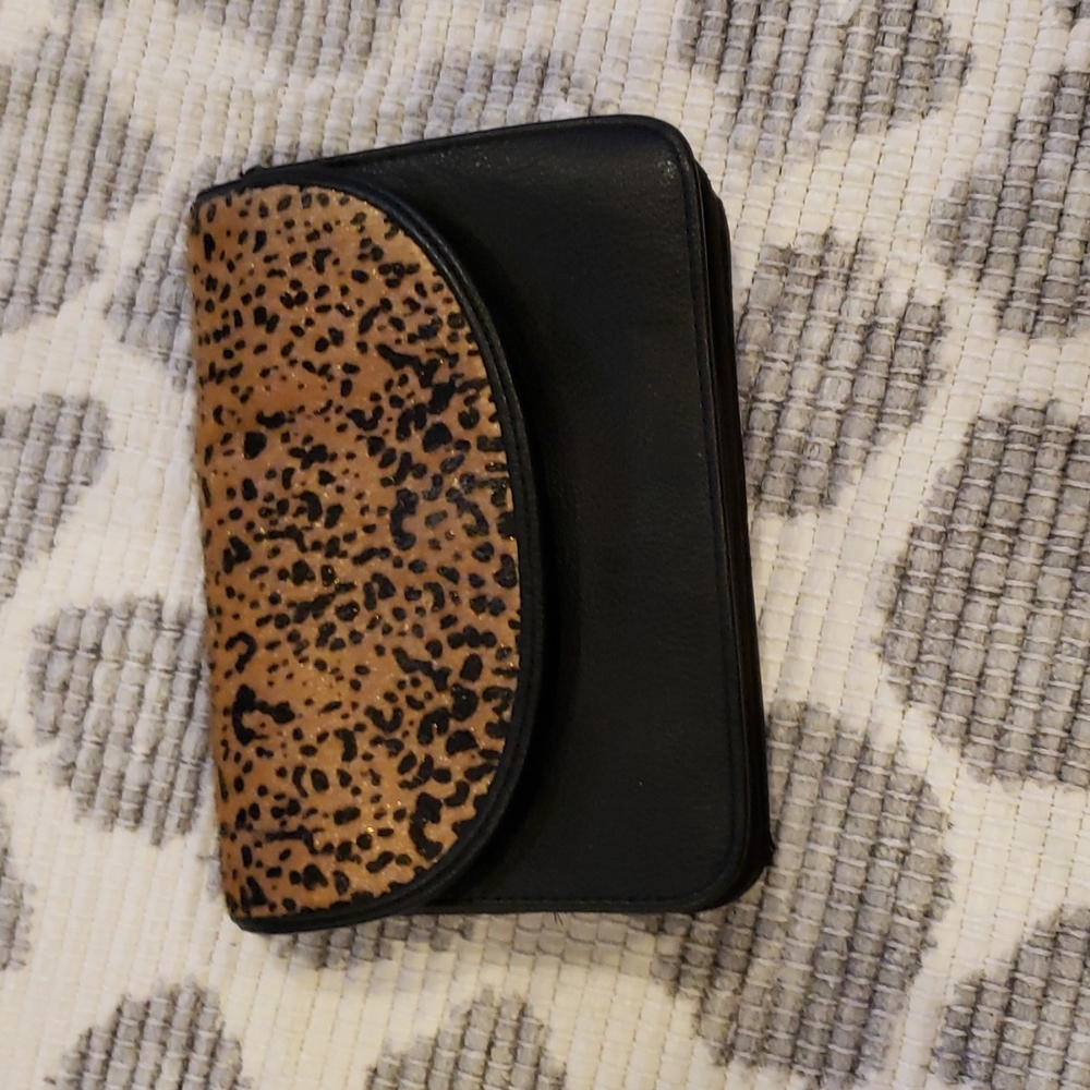 AE crossbody purse/clutch - Picture 3 of 14